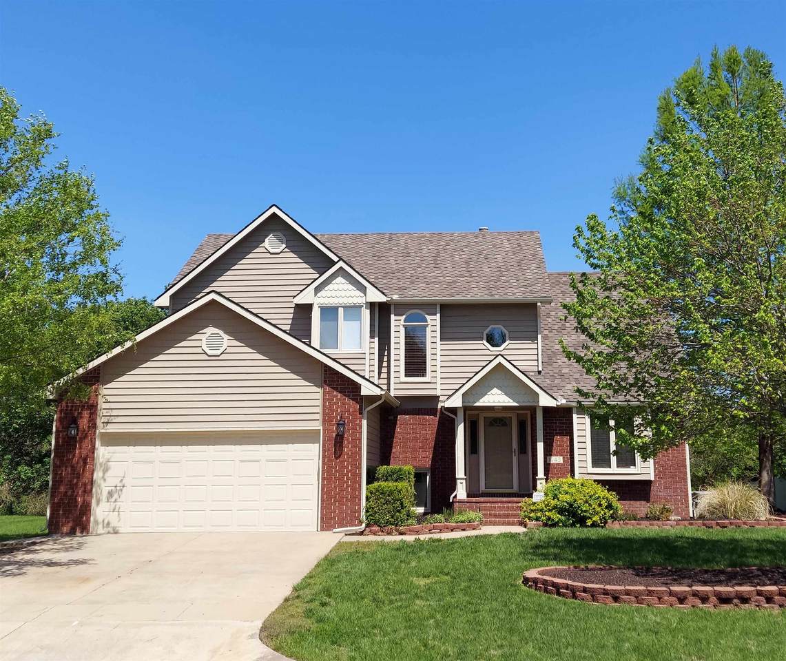 1645 Woodridge Dr - Photo 1
