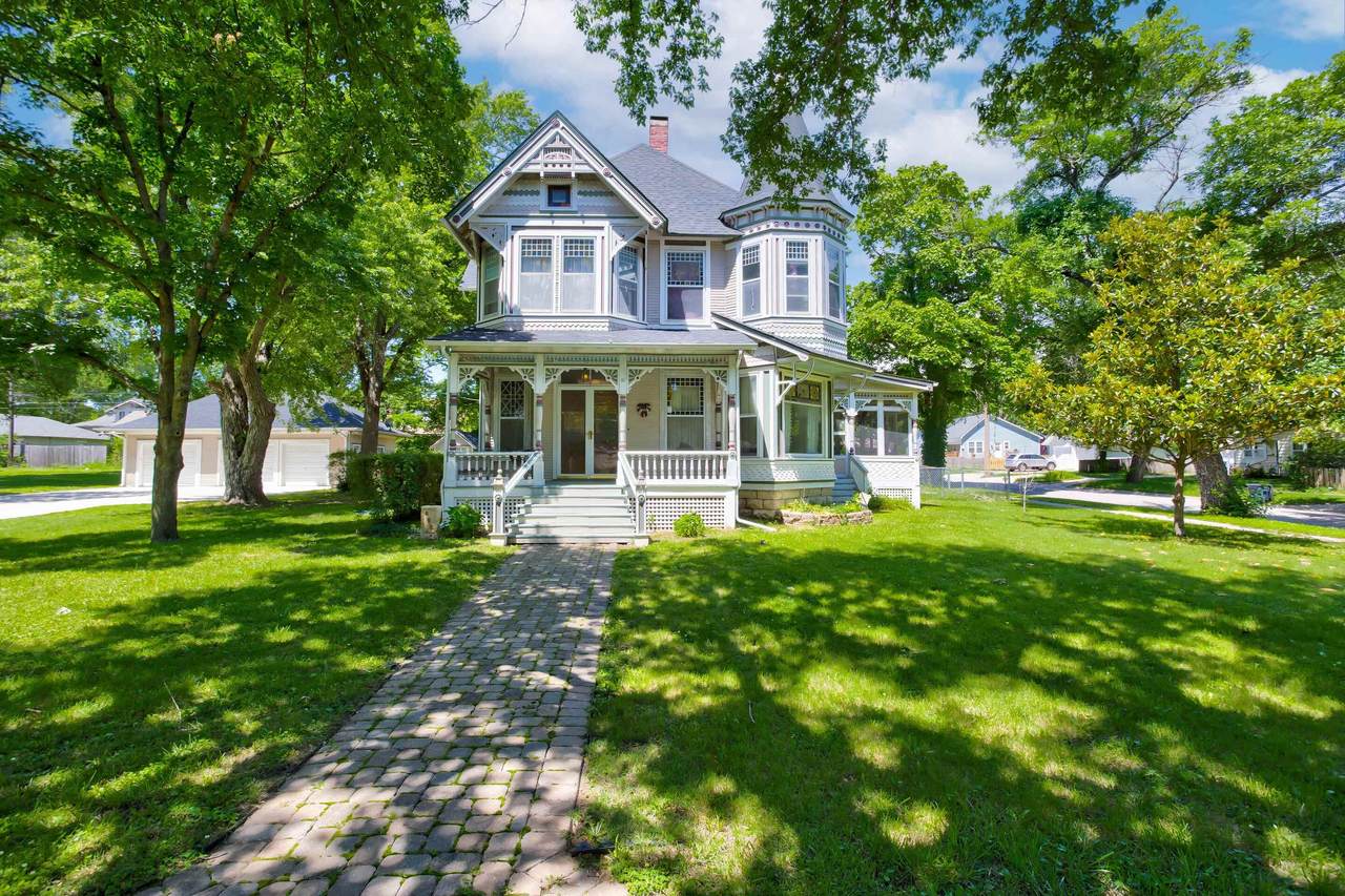403 Star St - Photo 1