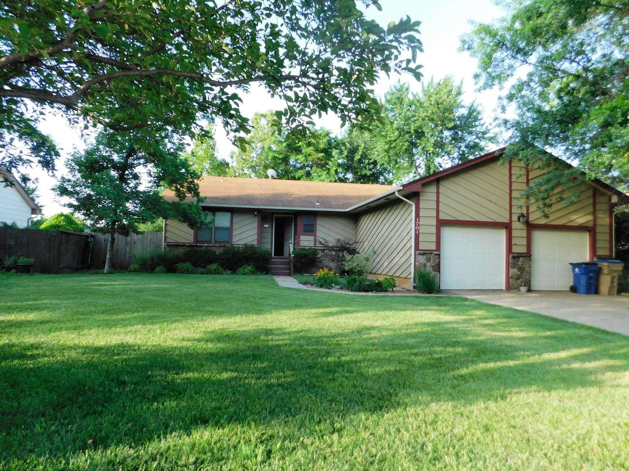 1701 Cresthill - Photo 1
