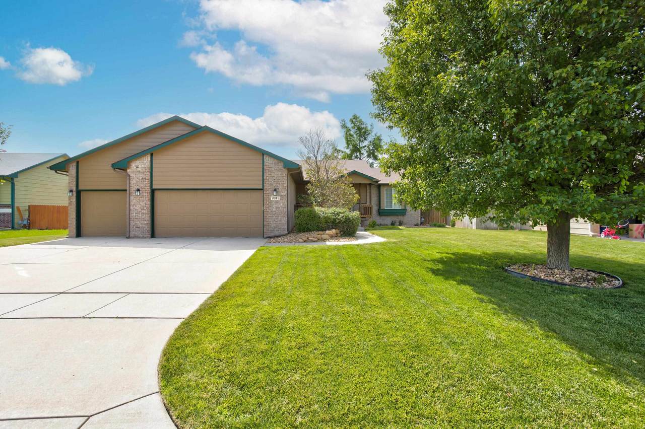2311 Eastridge St - Photo 1
