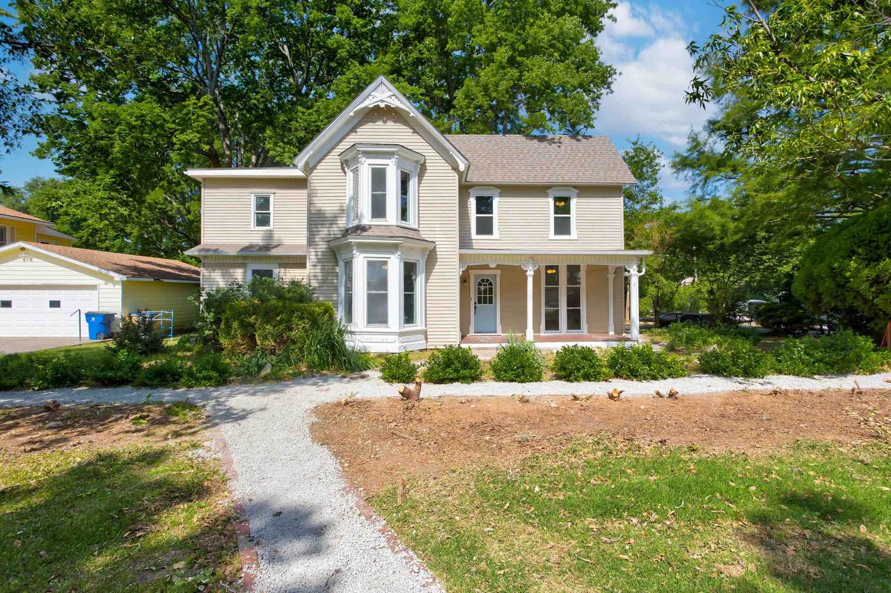 301 Maple St - Photo 1