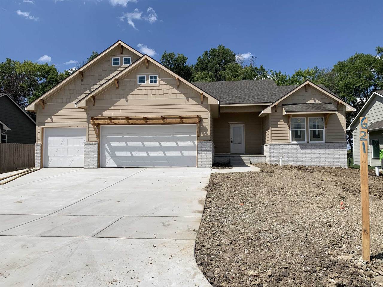 621 Clear Creek St - Photo 1