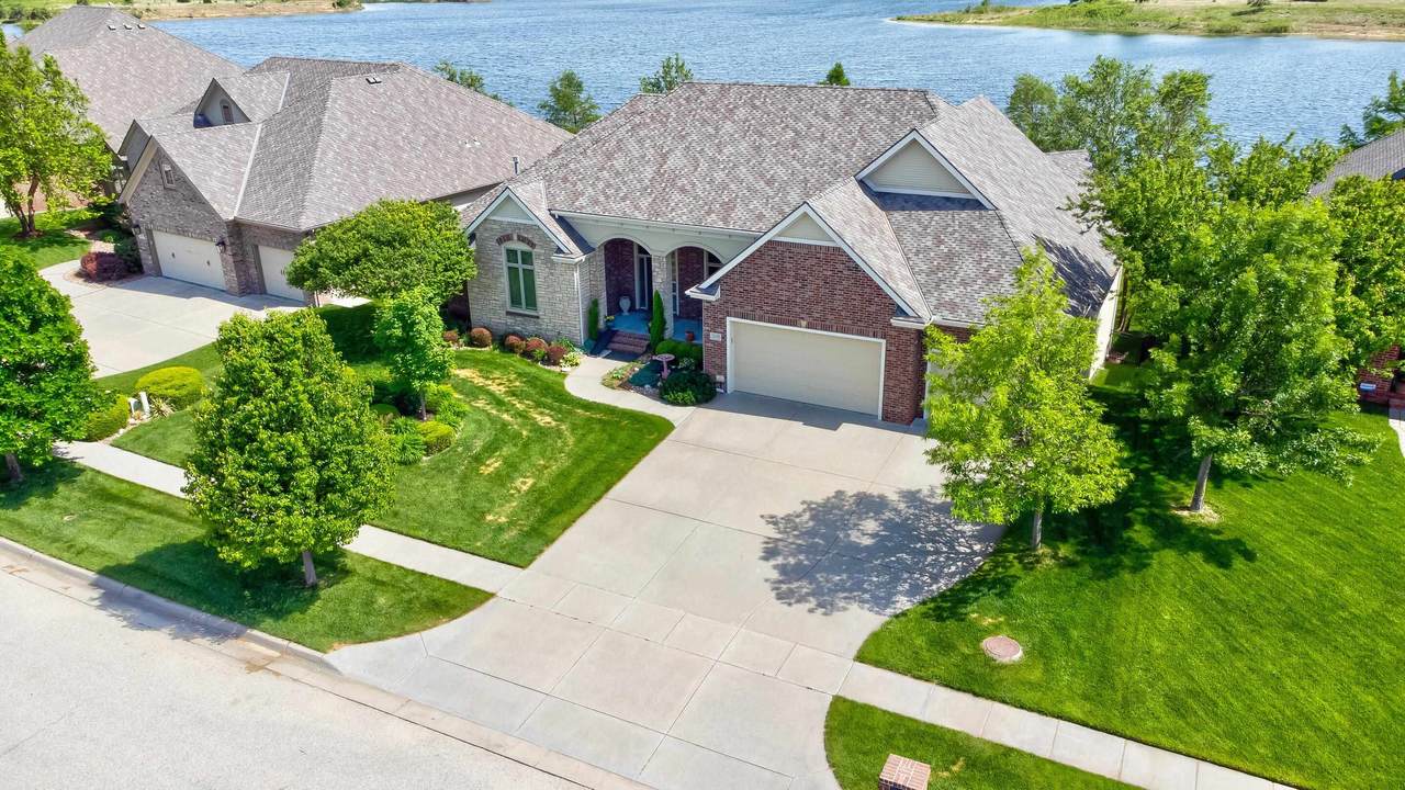 2205 Driftwood St - Photo 1