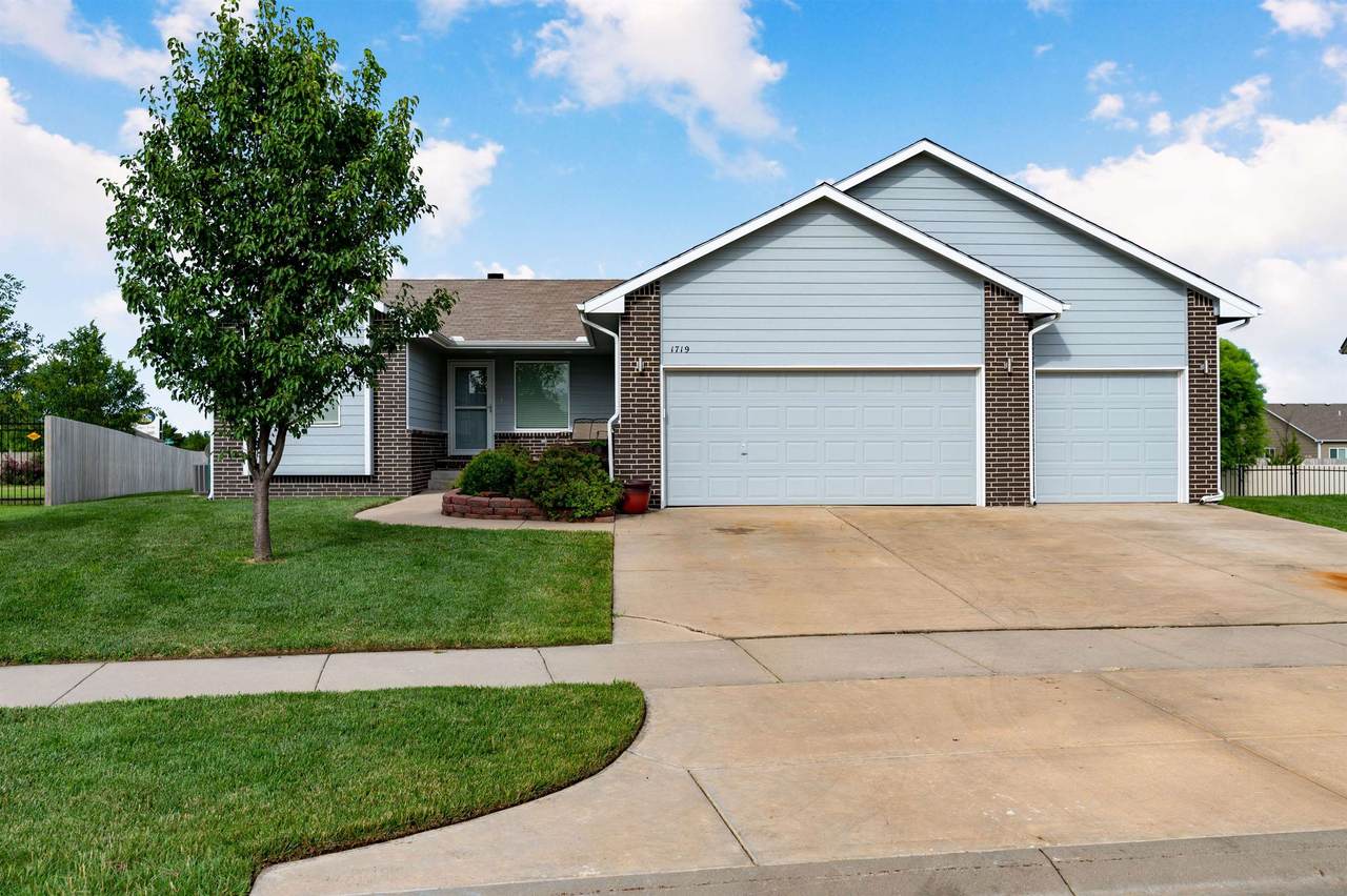 1719 Aster St - Photo 1