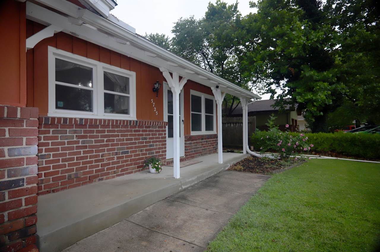 5725 Kenawee St - Photo 1
