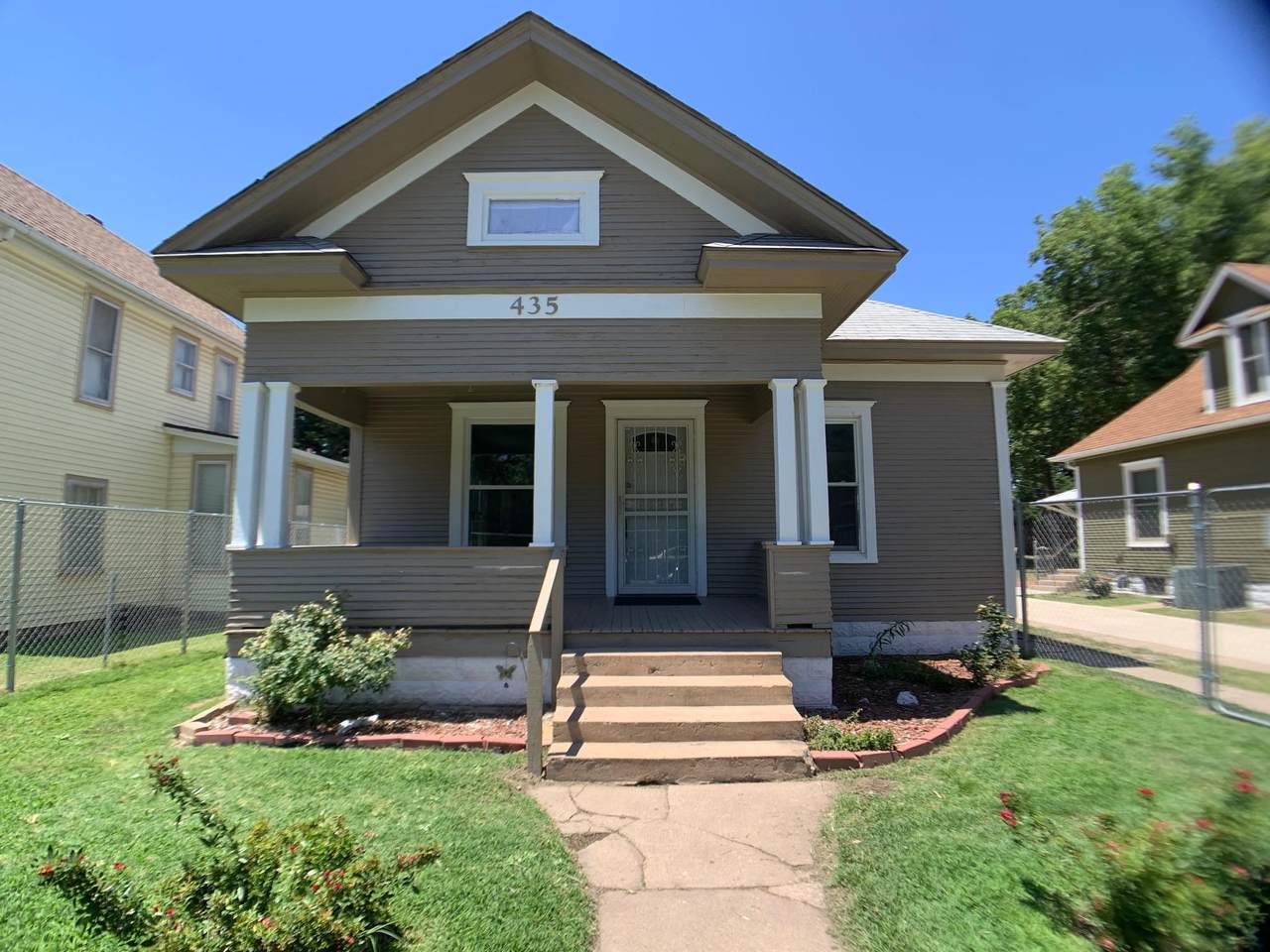 435 Walnut St - Photo 1
