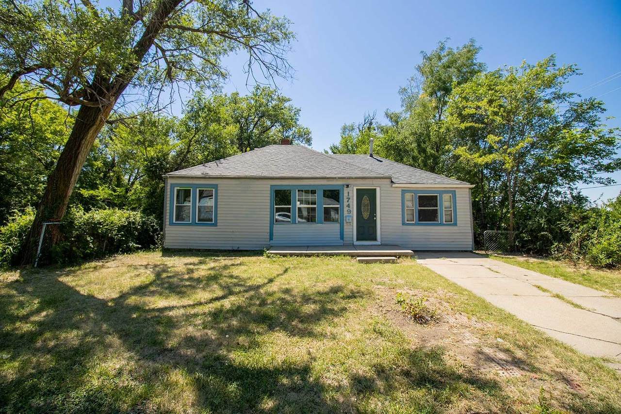 1749 Chautauqua Ave - Photo 1