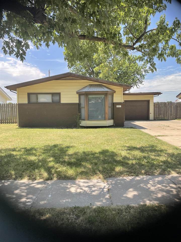 2521 Fern - Photo 1