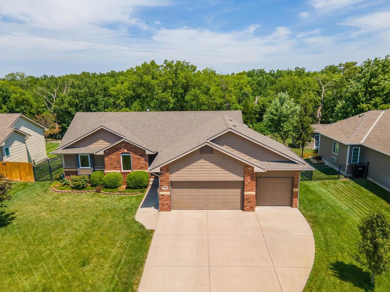 15602 Woodcreek St - Photo 1