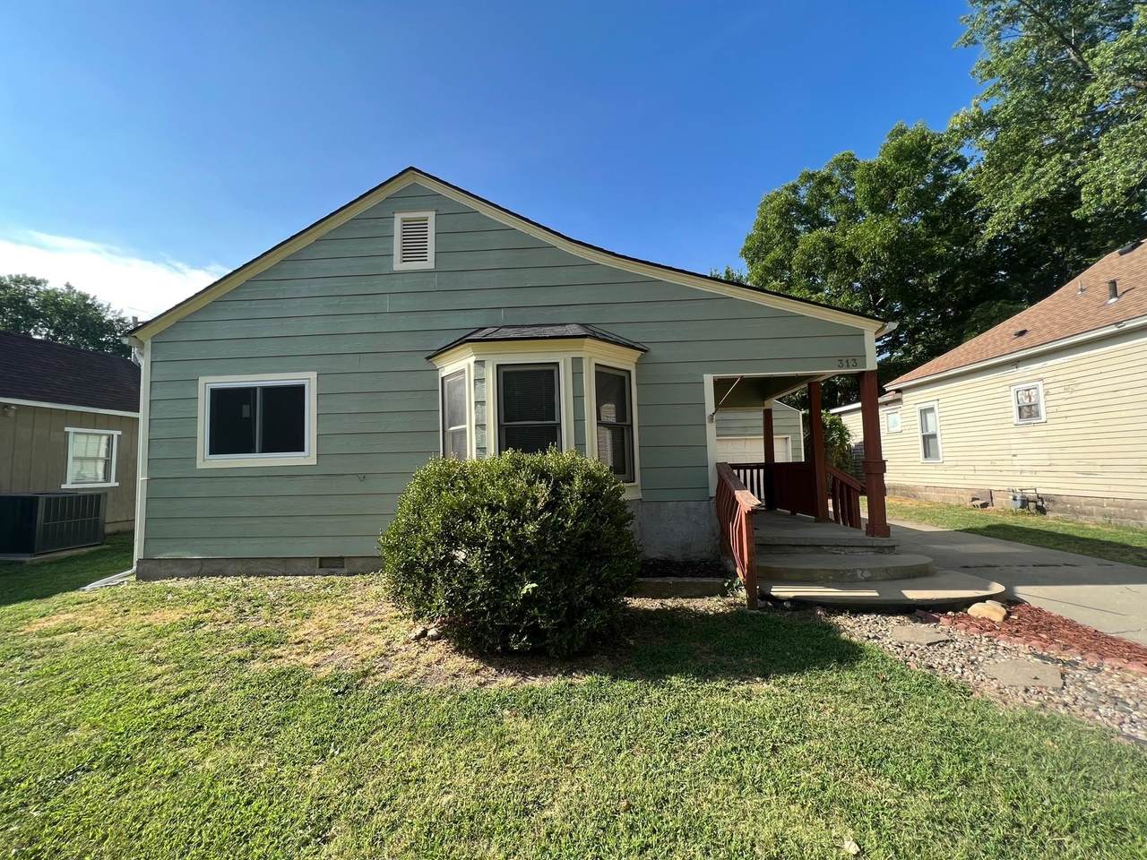 313 Pine Ave - Photo 1