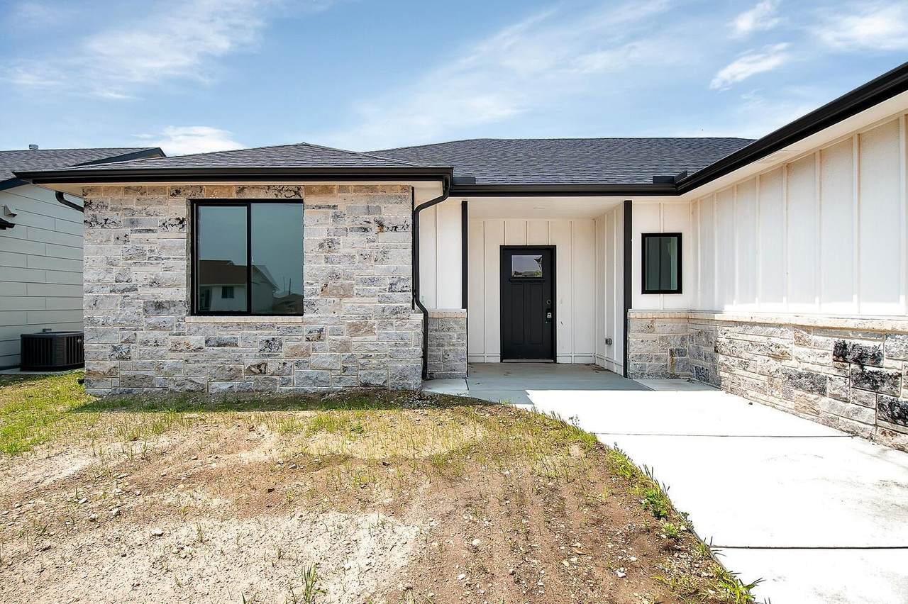 431 Sweetwater Rd - Photo 1