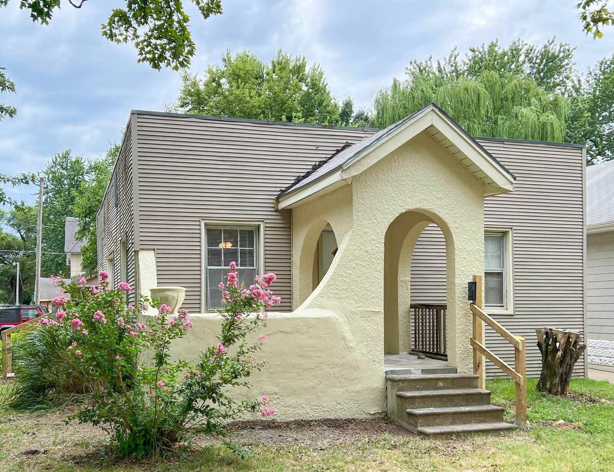 823 12th - Photo 1
