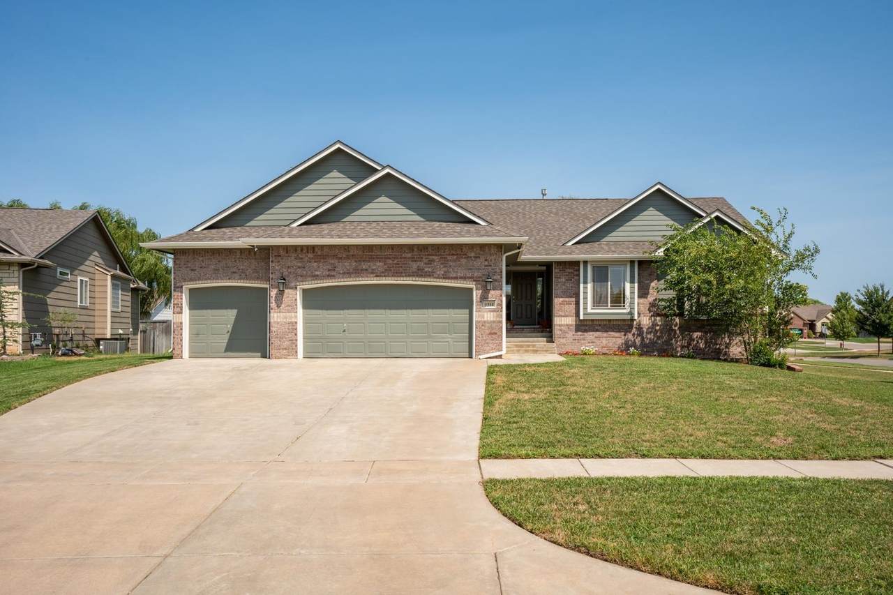 1314 Summit Cir - Photo 1