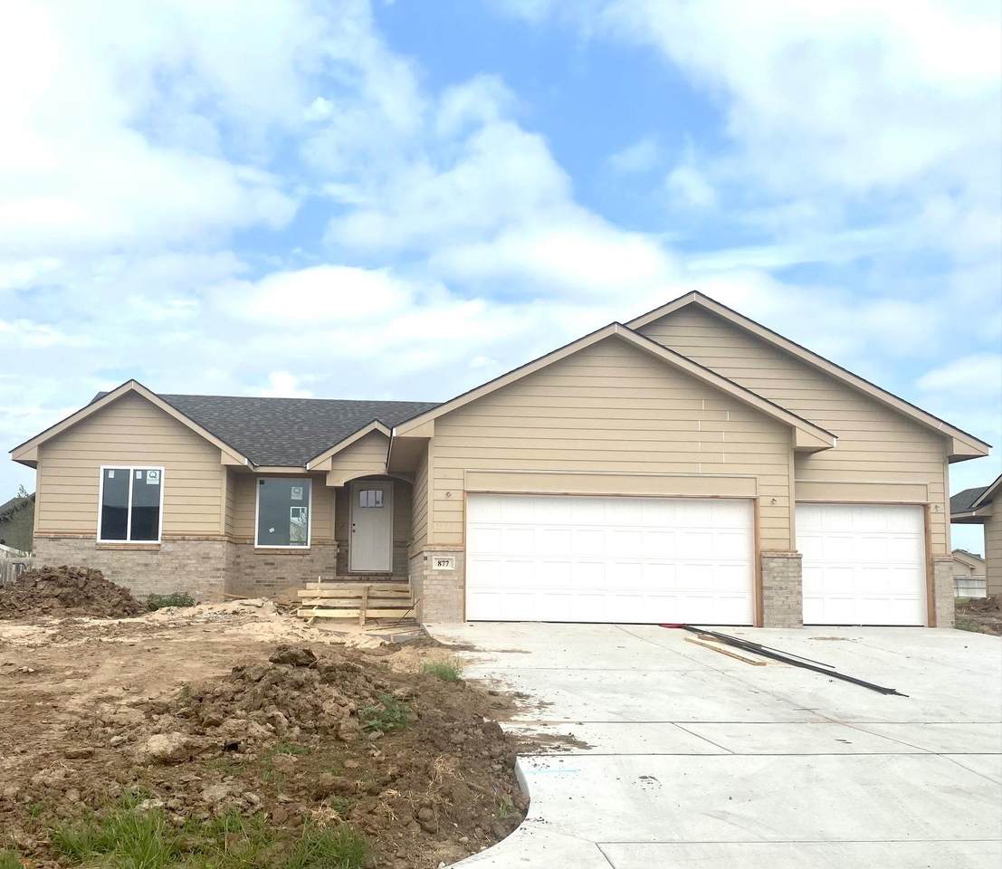 877 Cloverleaf - Photo 1