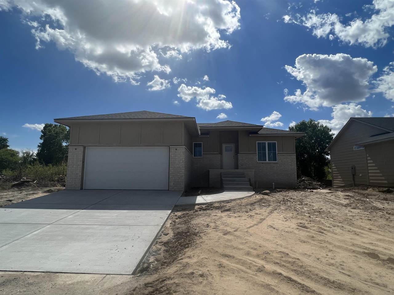 447 Sweetwater St - Photo 1