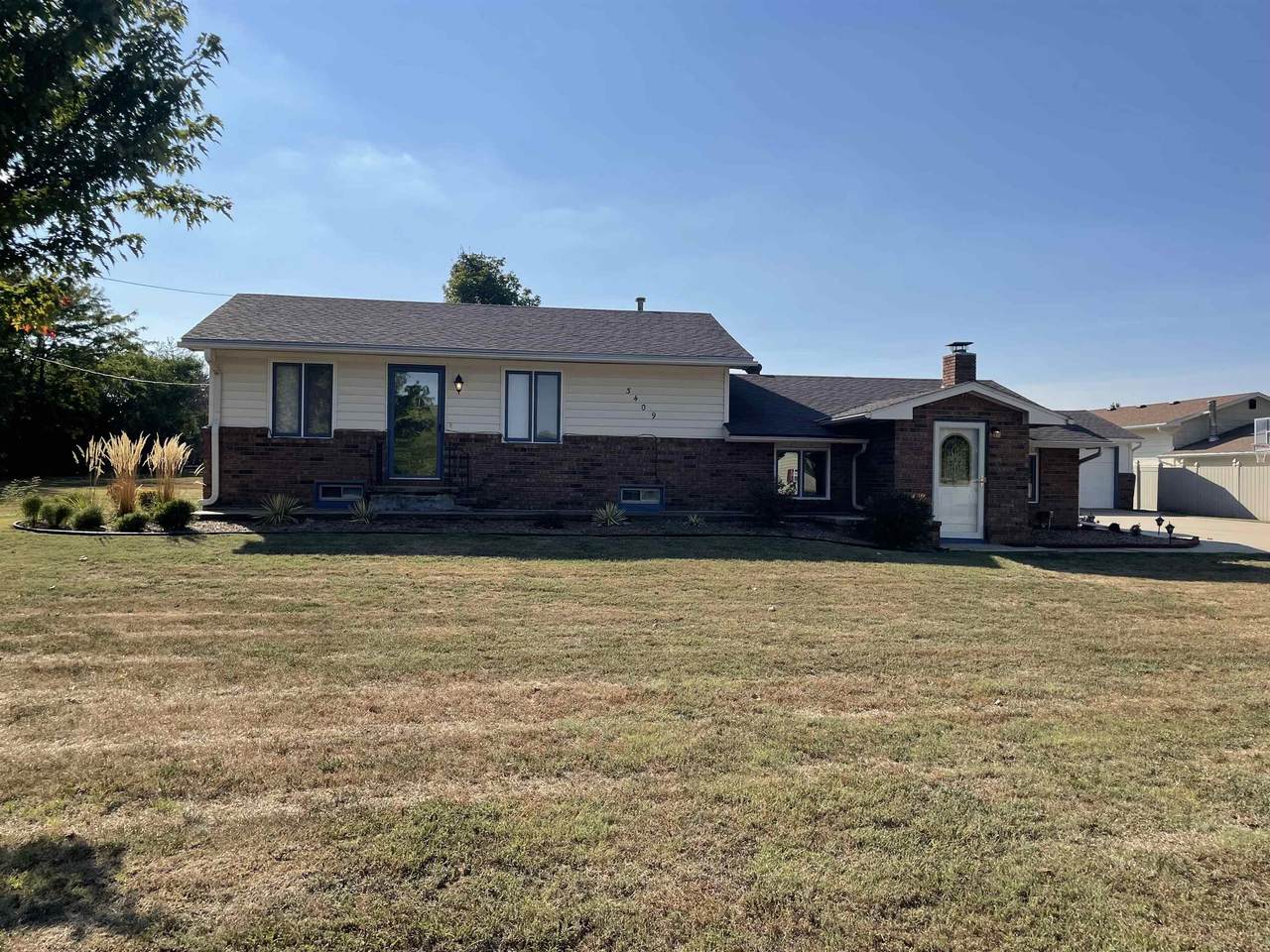 3409 Meadowlark Ln - Photo 1