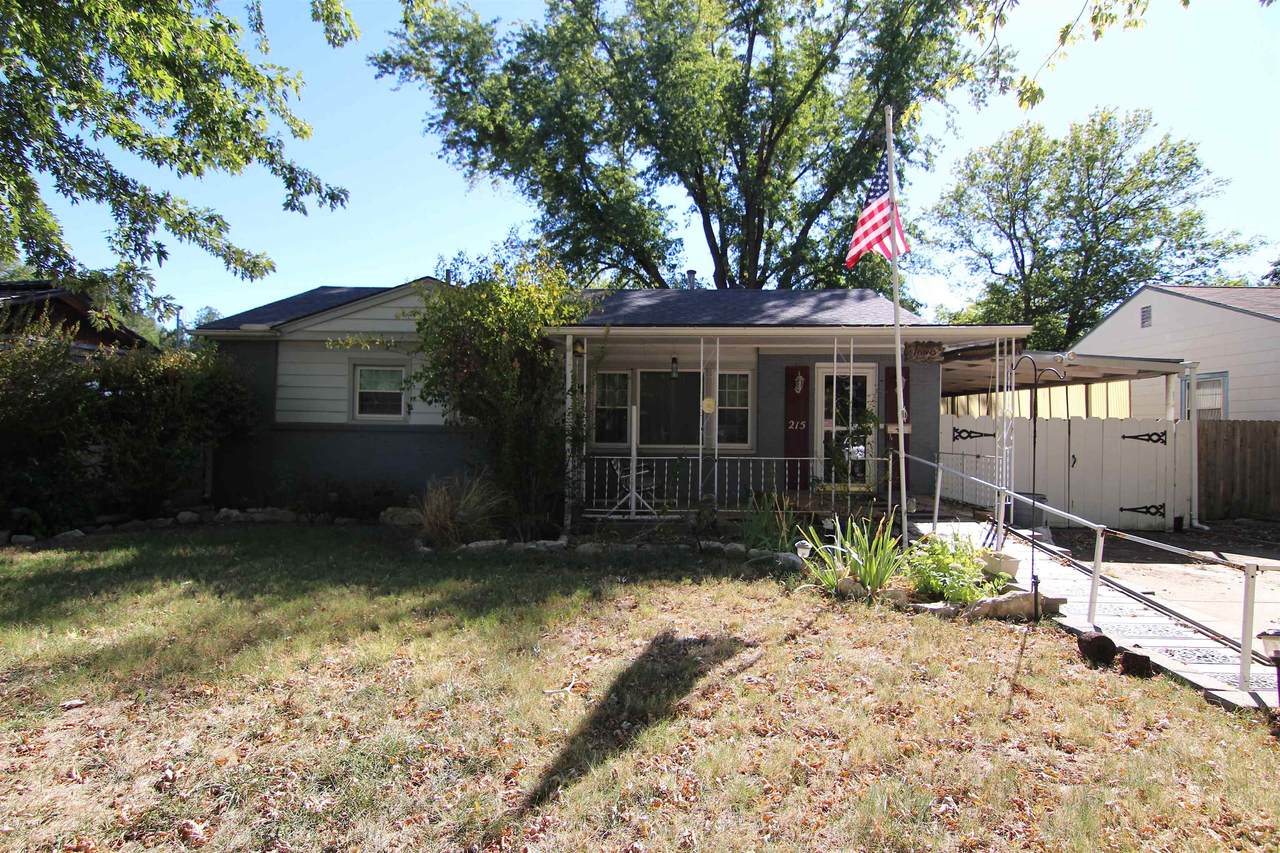 215 Springdale St - Photo 1