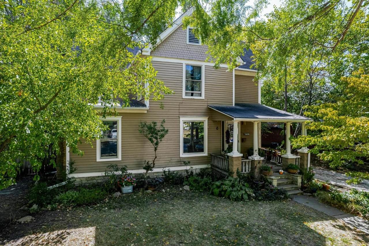 717 8th Ave - Photo 1