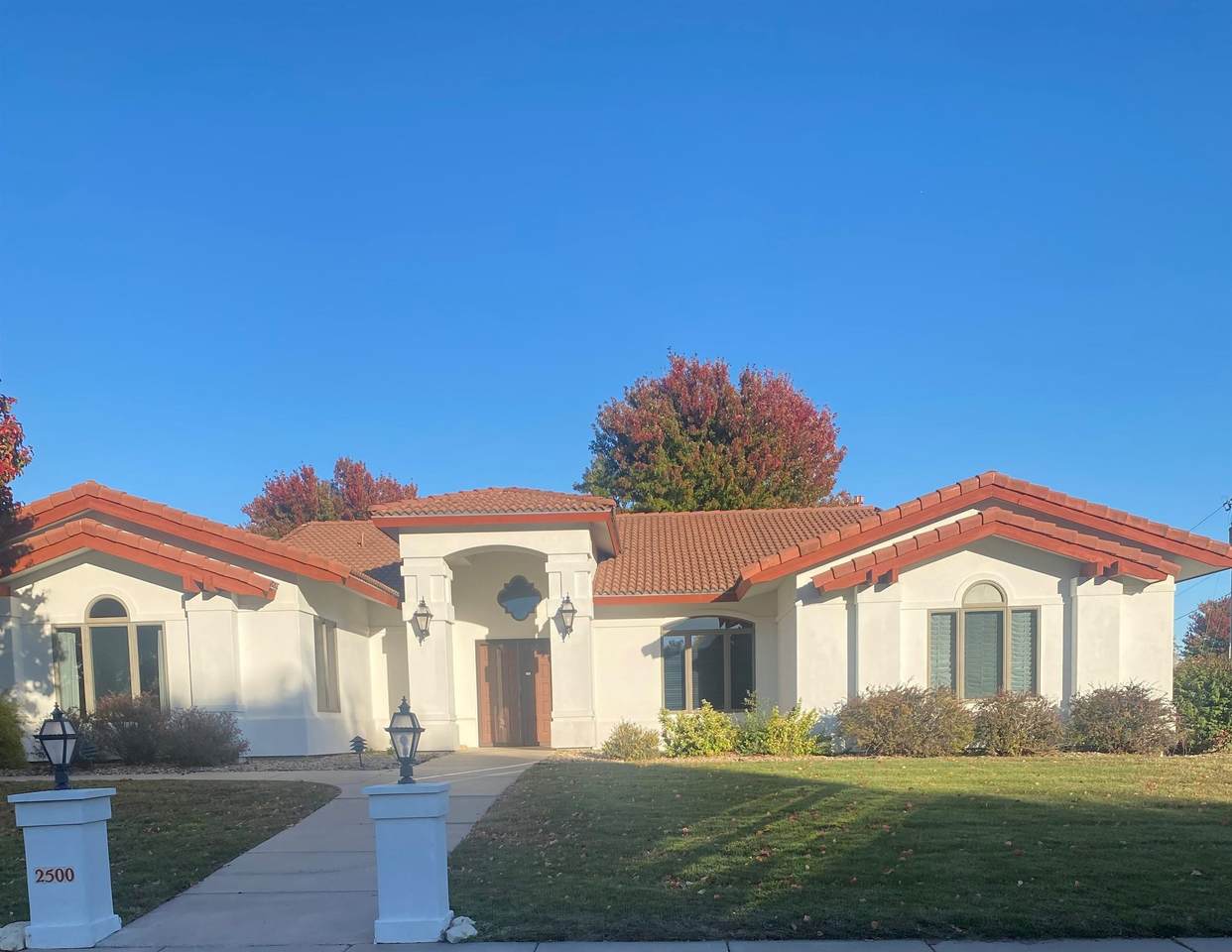 2500 Hazlett - Photo 1