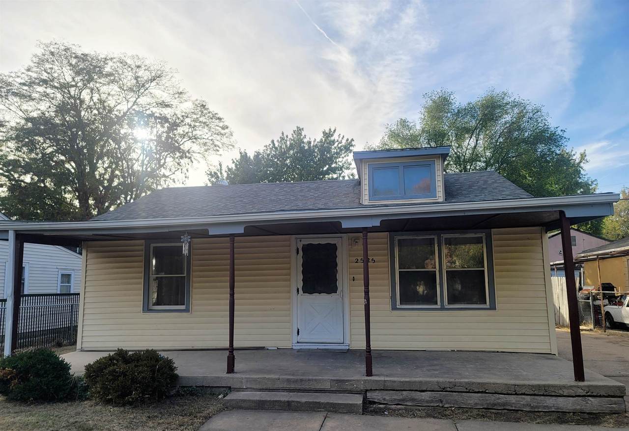 2525 Salina Ave - Photo 1