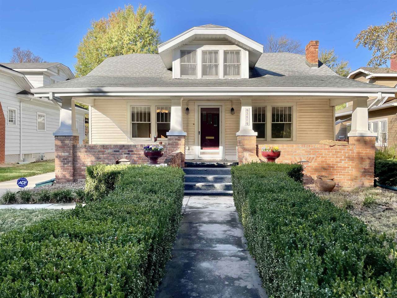 347 Broadview Ave - Photo 1