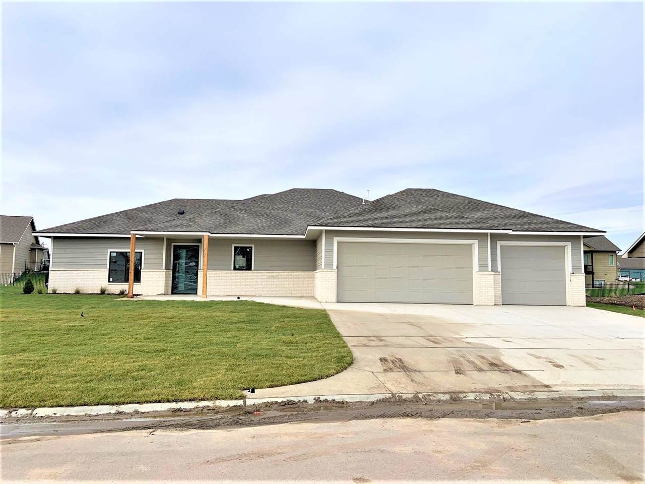 2313 Nicole St - Photo 1