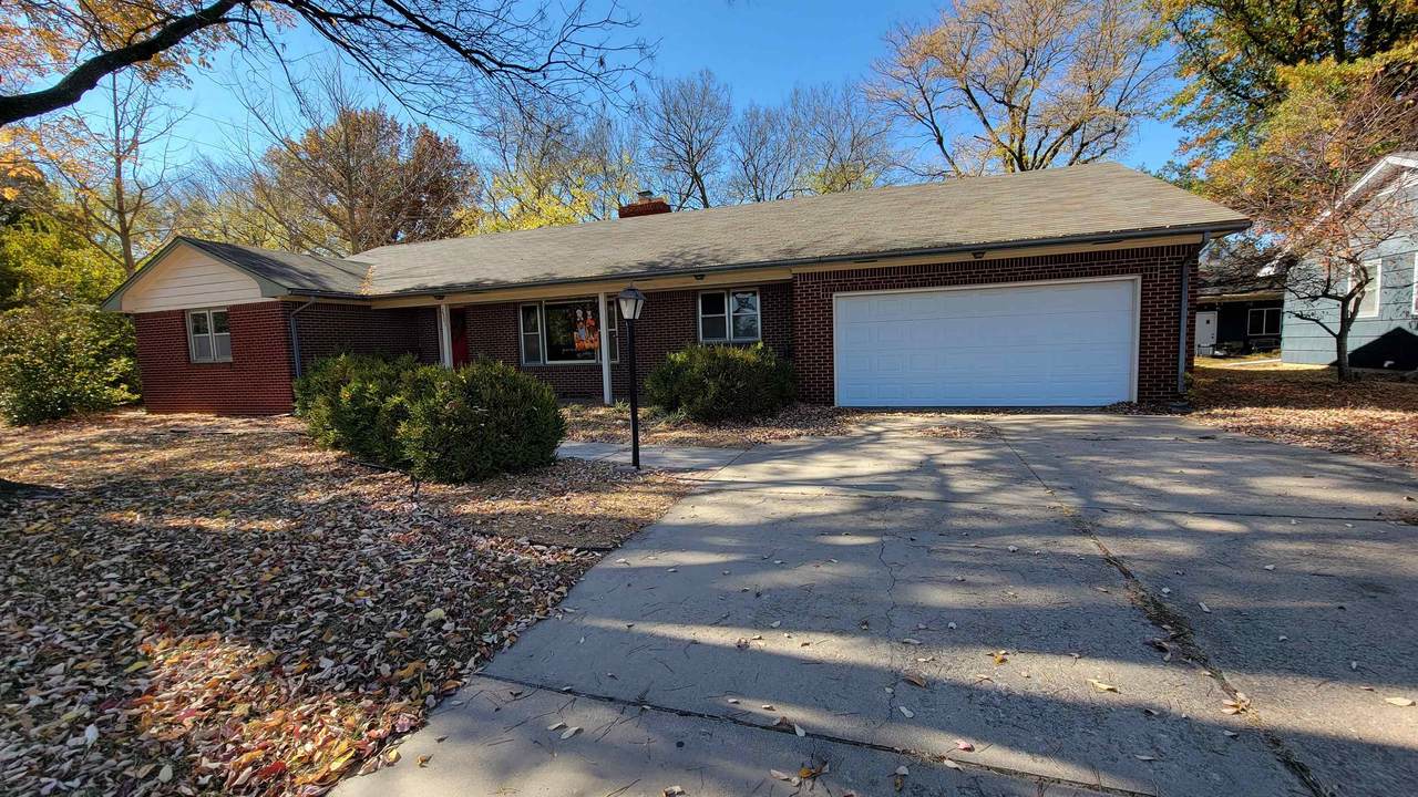 2501 Goerz Ave - Photo 1
