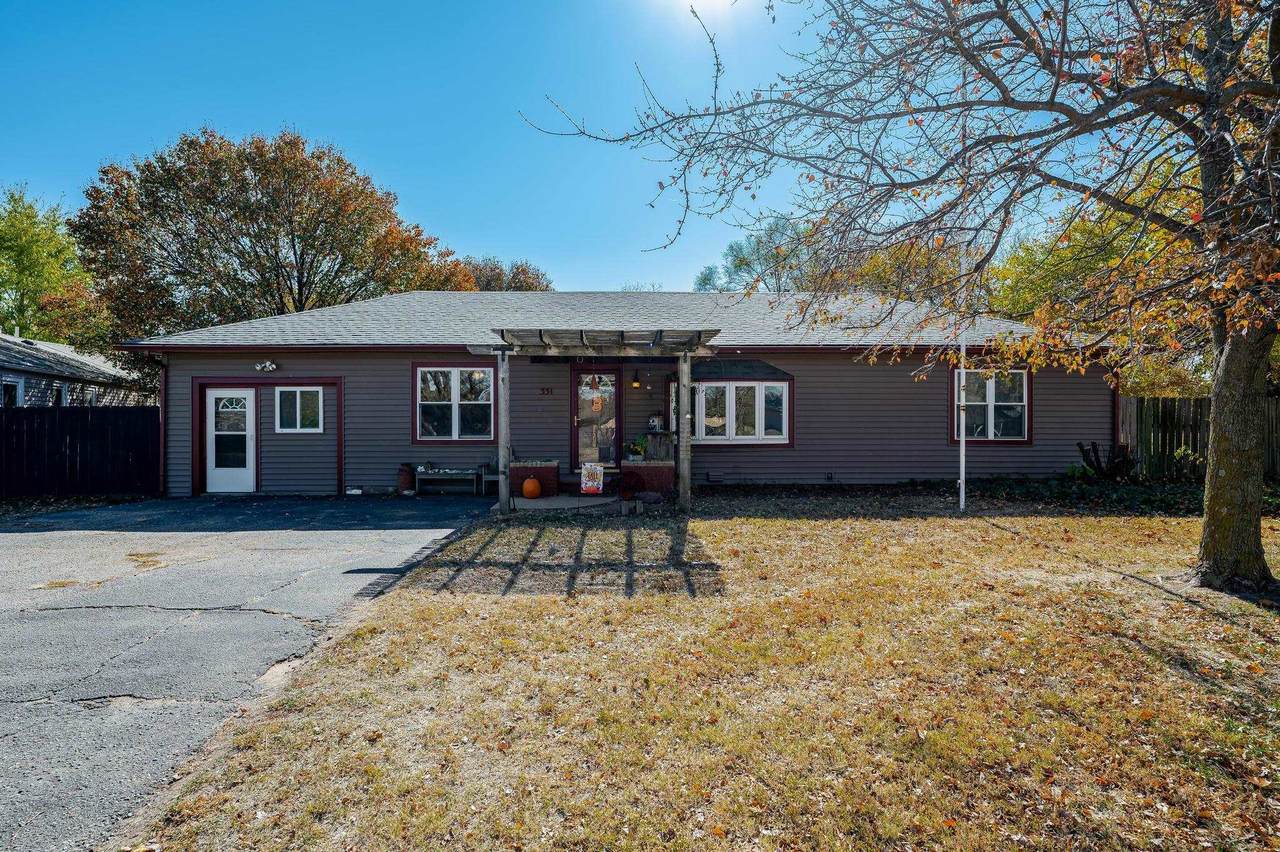331 Burns - Photo 1