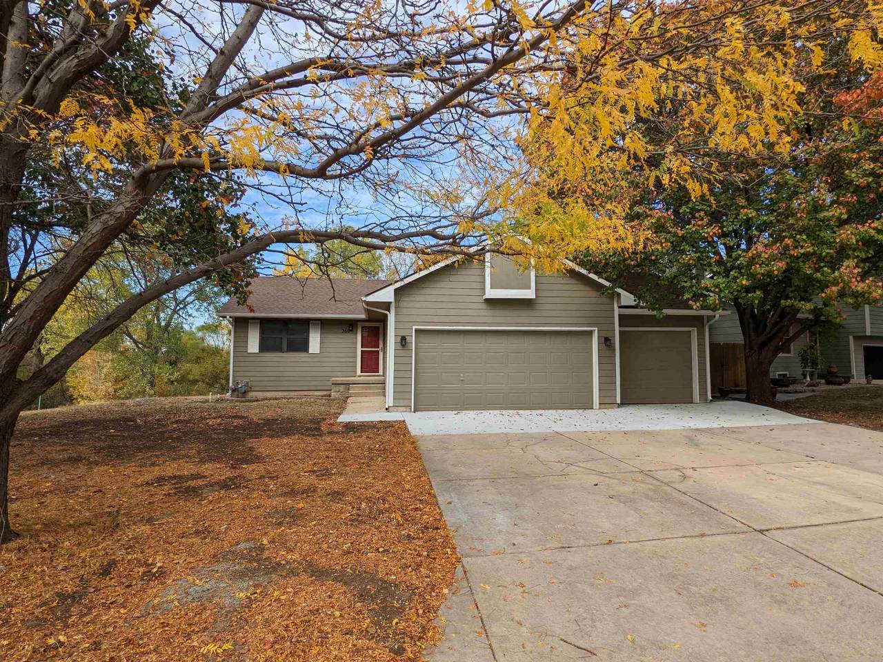 260 Village Lake Drive - Photo 1