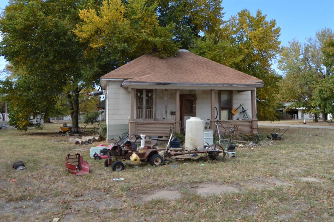 704 Oak St - Photo 1