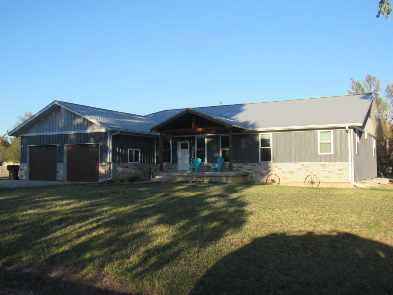 306 Colorado Ave - Photo 1