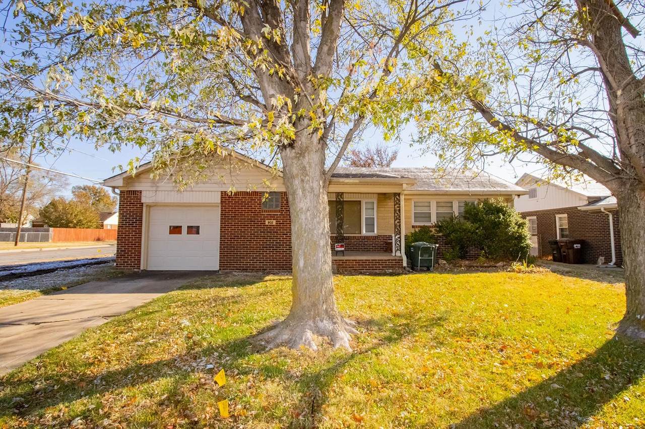 902 Barlow St - Photo 1