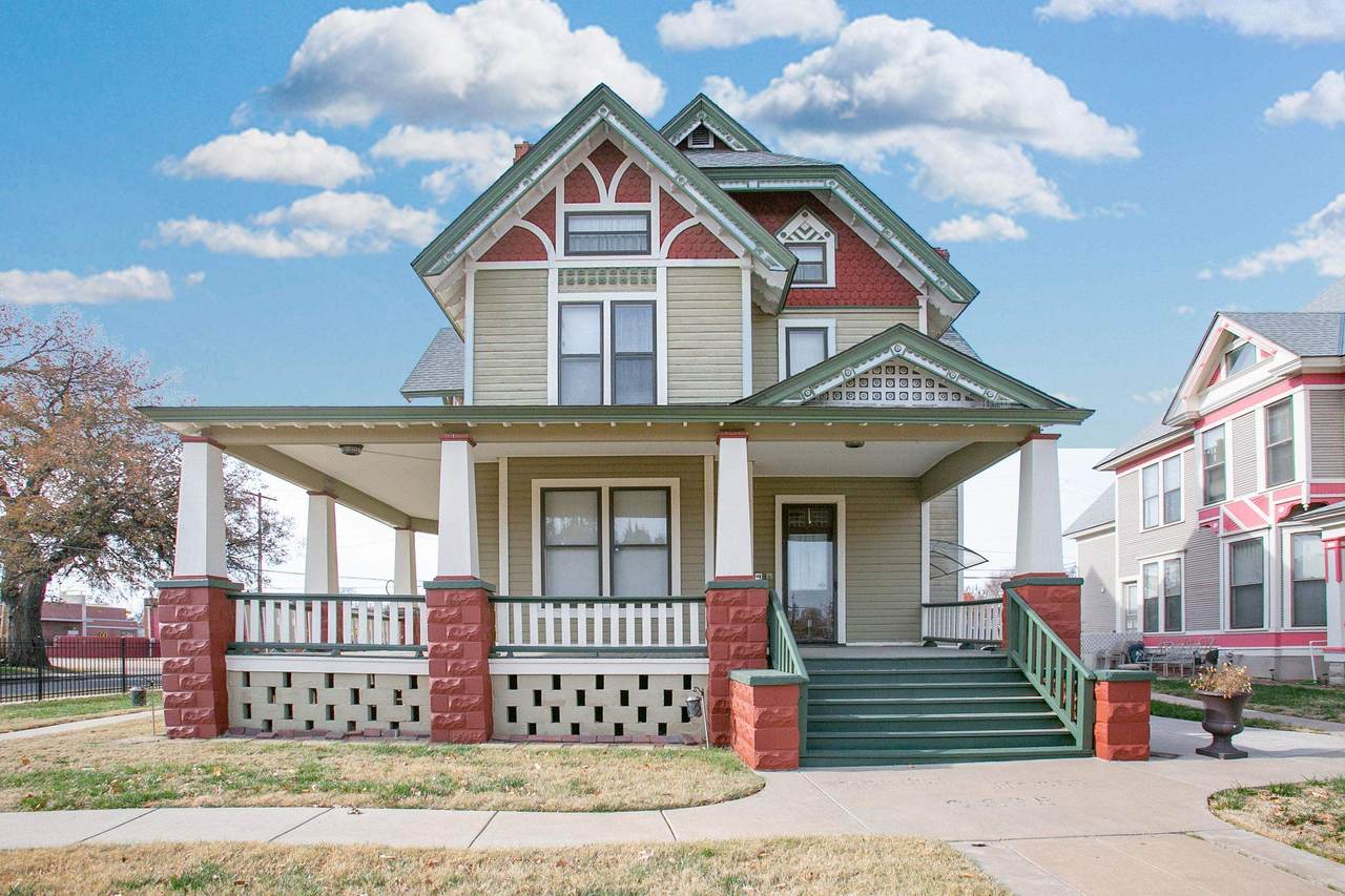 1103 Topeka Ave - Photo 1