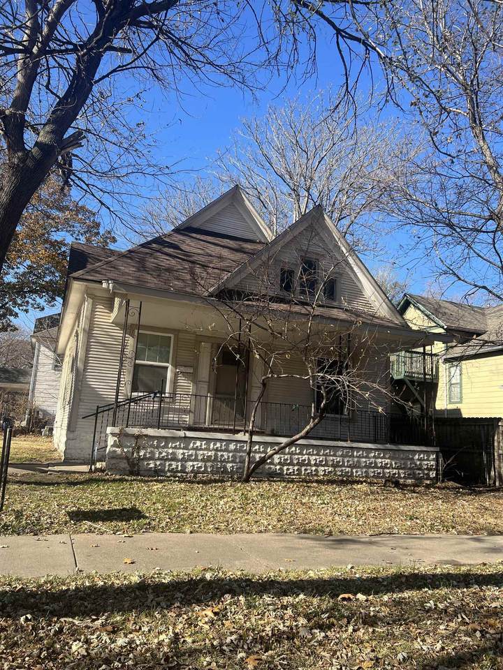 843 Emporia Ave - Photo 1