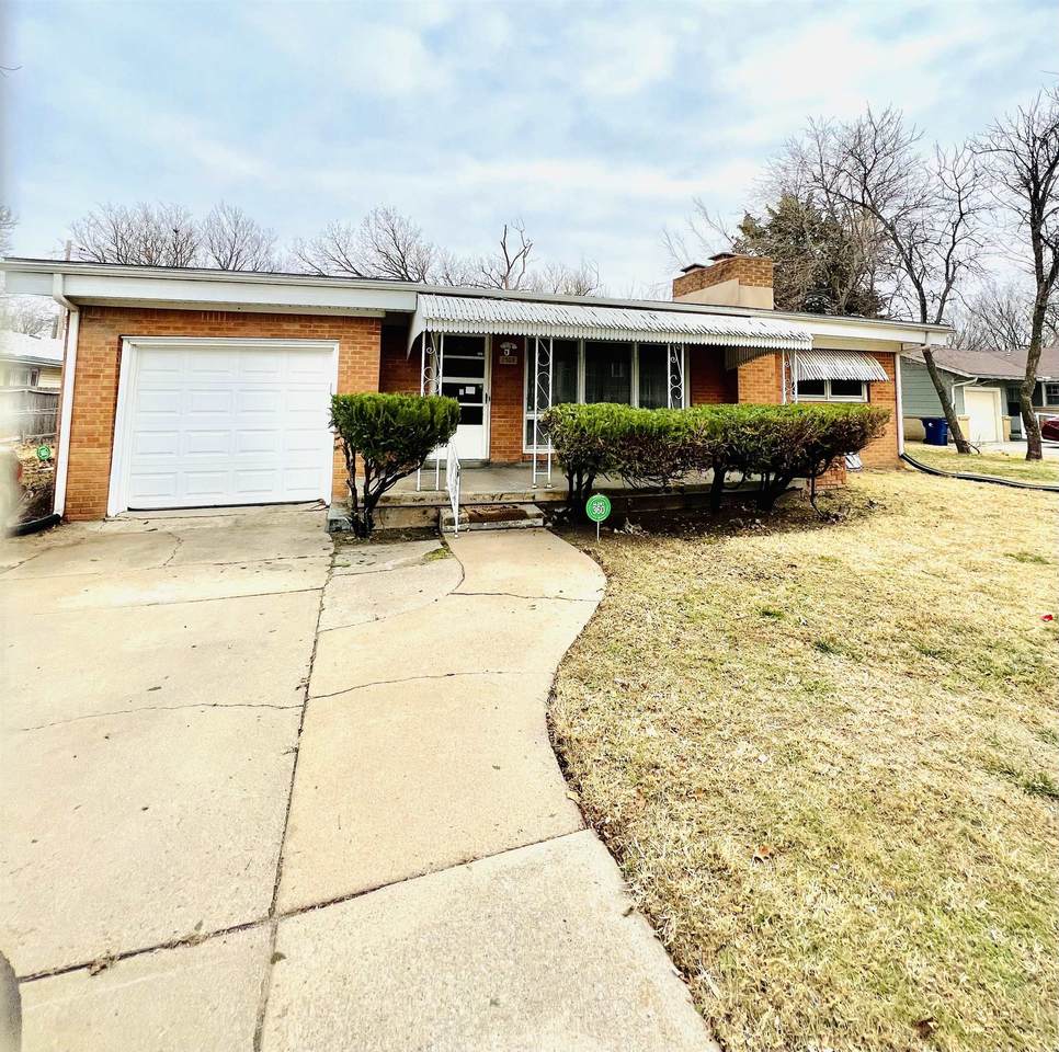 2908 Fairmount Ave - Photo 1