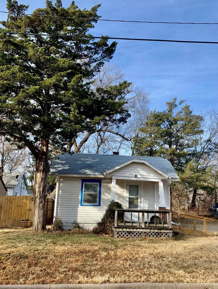 523 Walnut St - Photo 1