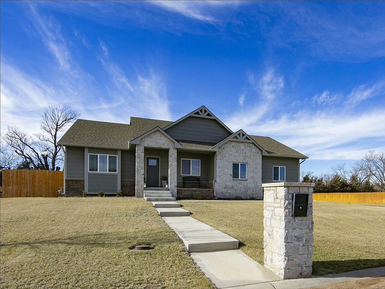 1905 Teakwood Street - Photo 1