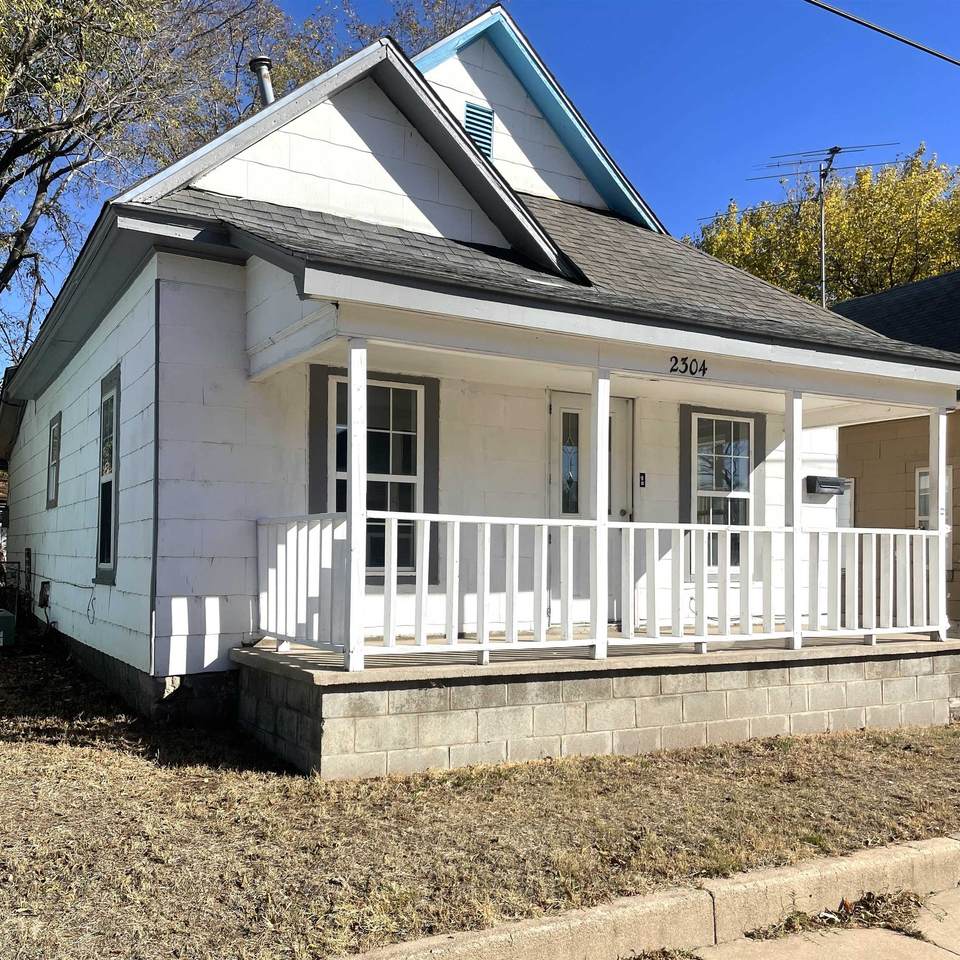 2304 Fairview - Photo 1