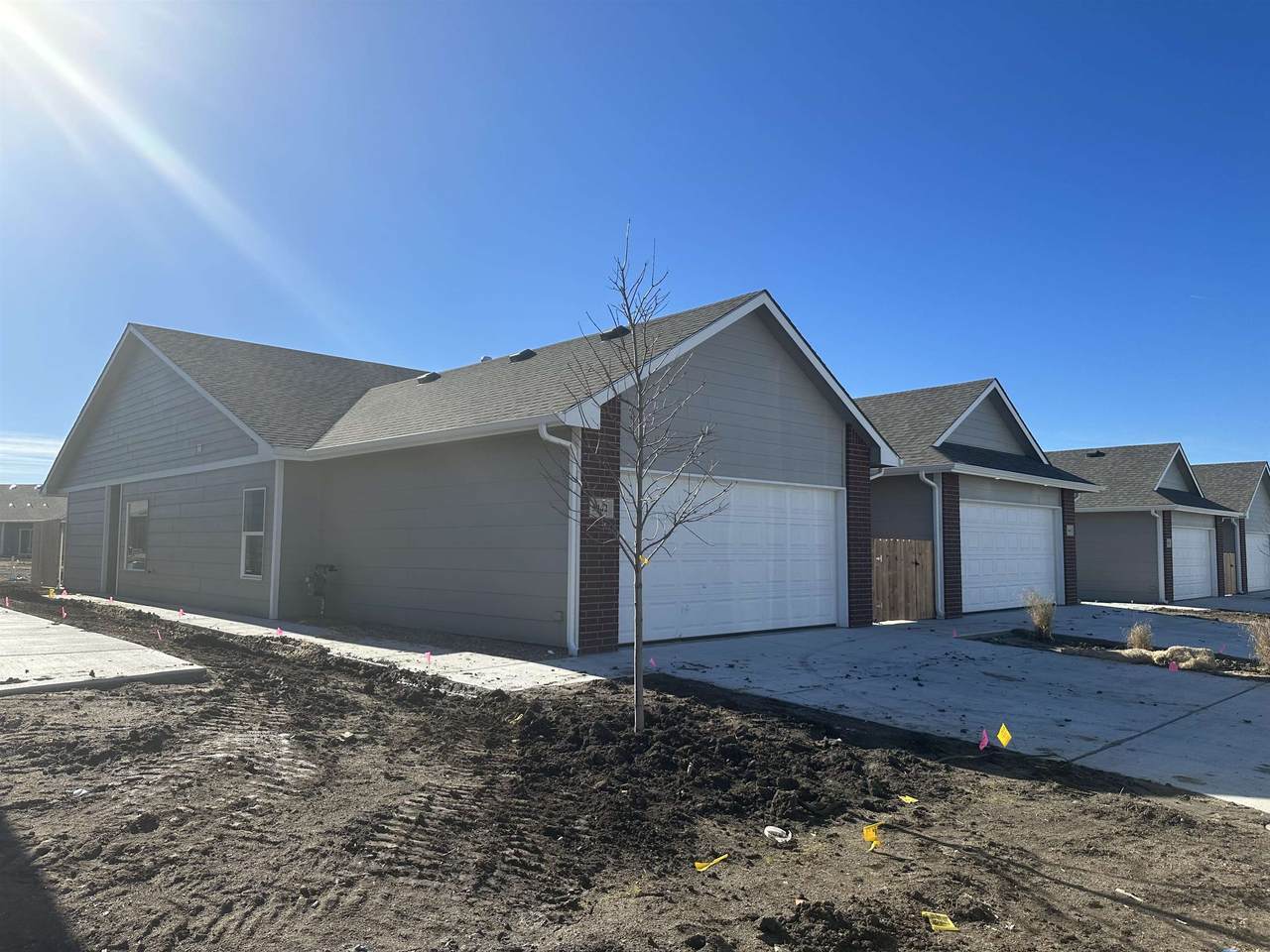 5442-5444 Colburn Ct E - Photo 1