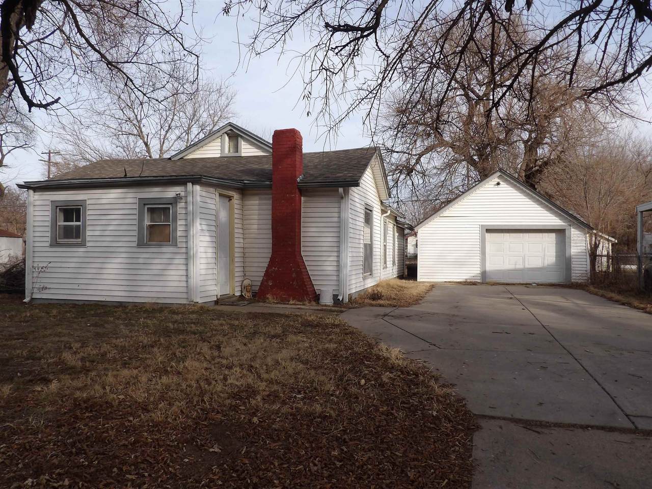 520 Leonine St - Photo 1