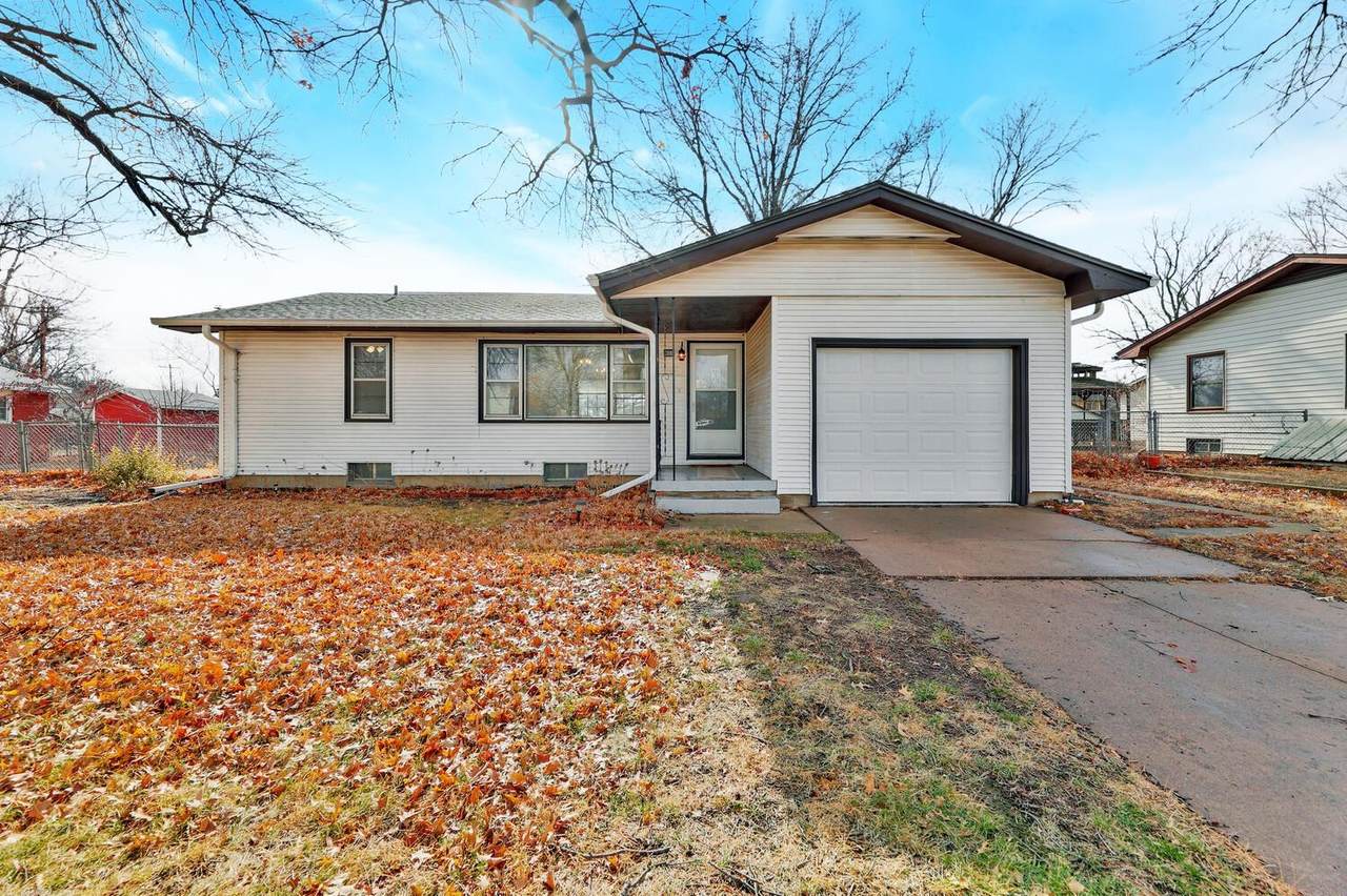 801 Wood - Photo 1