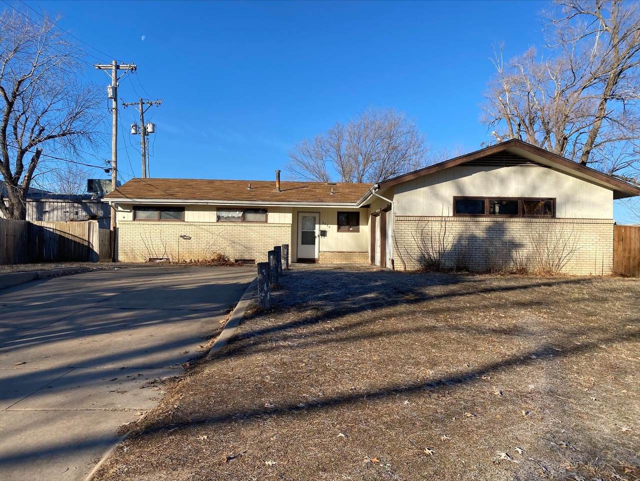 2539 Minneapolis Ave - Photo 1