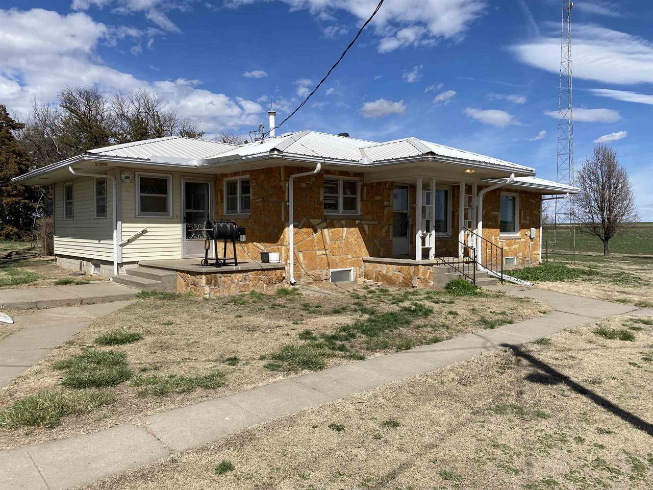 987 55th Rd - Photo 1
