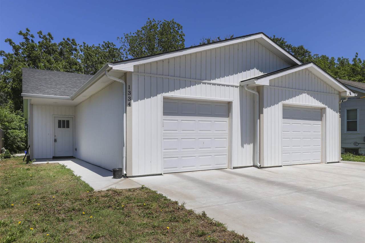 1334 Haskell St - Photo 1