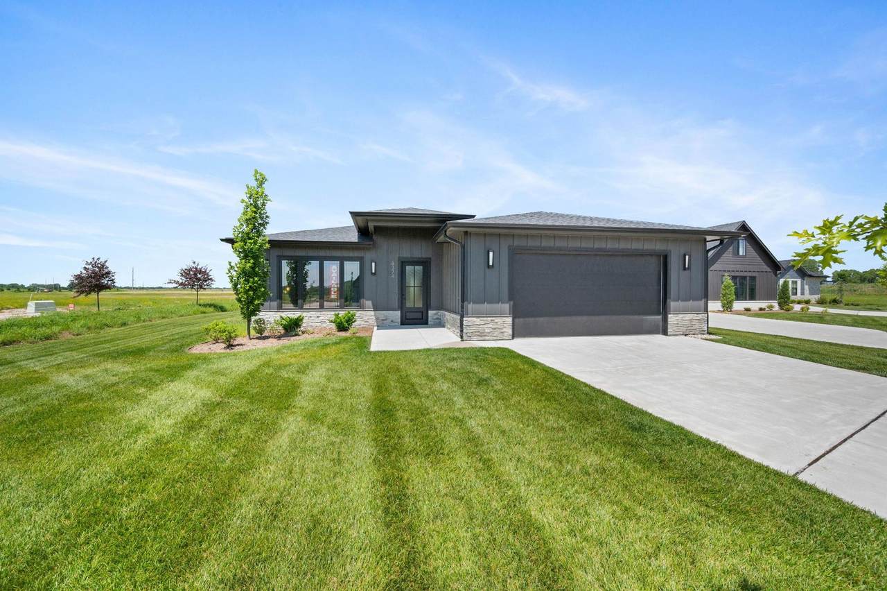 8374 Waterway Ct - Photo 1