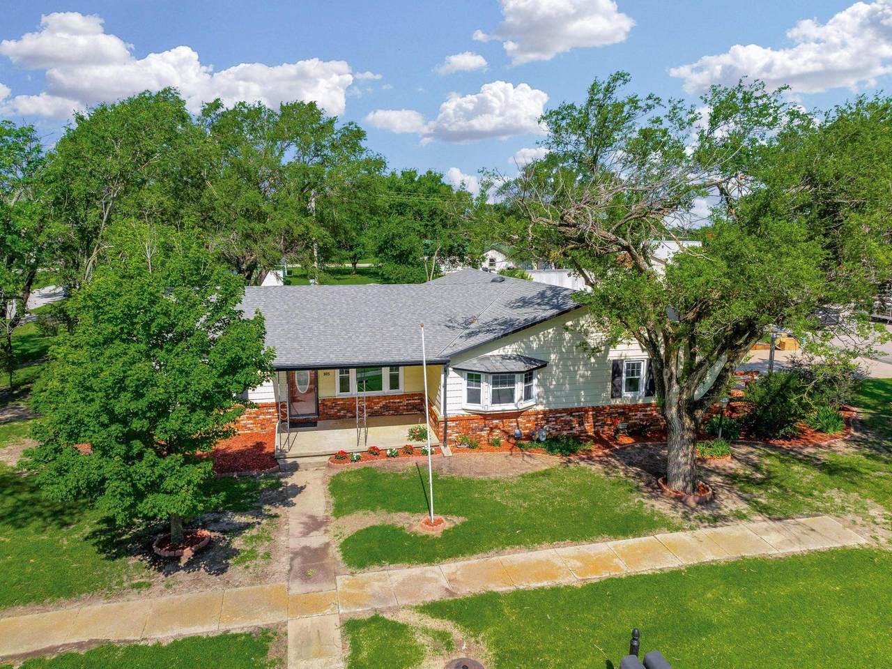 305 Williams - Photo 1