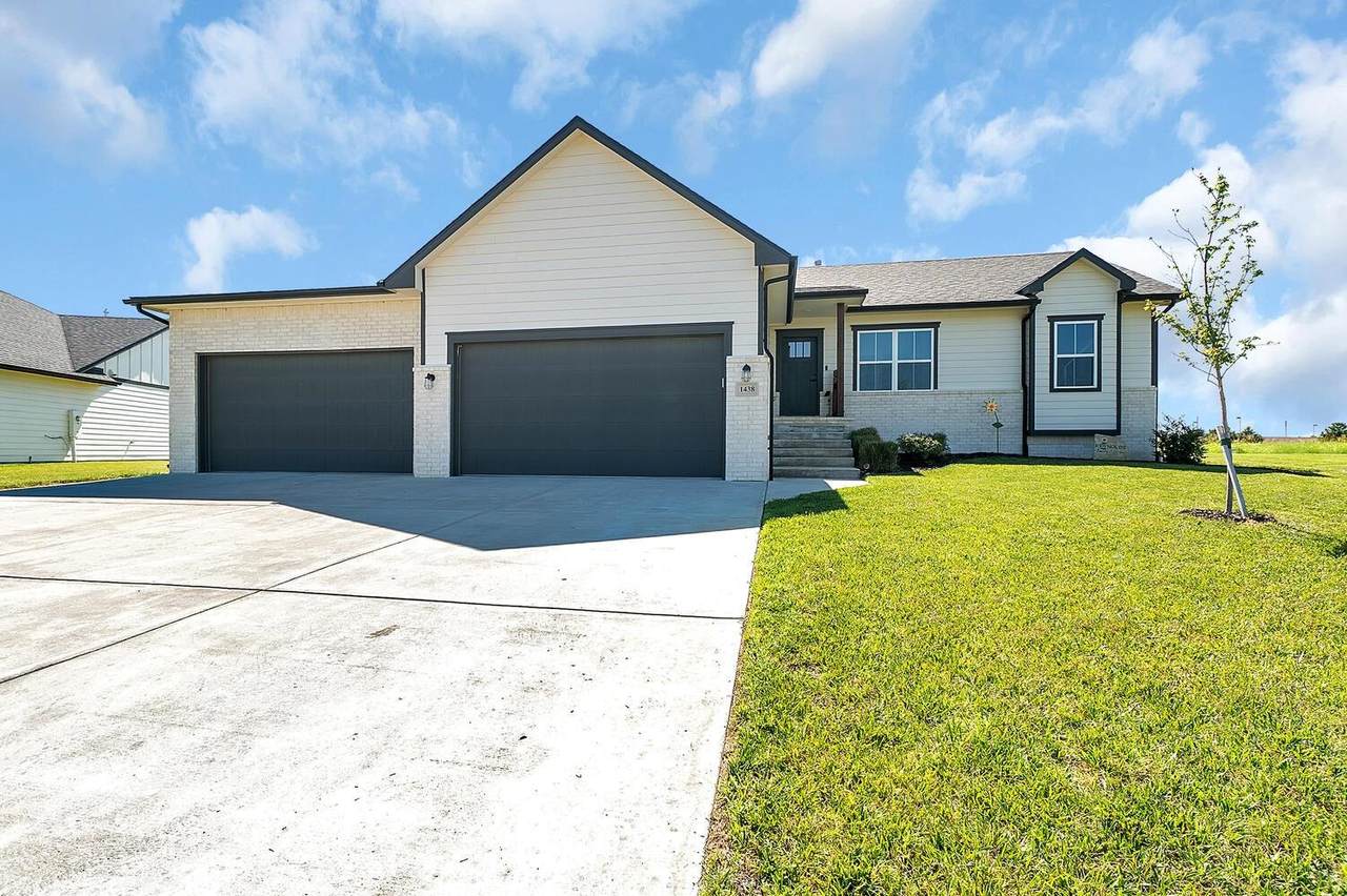 1438 Emerald Valley Dr - Photo 1