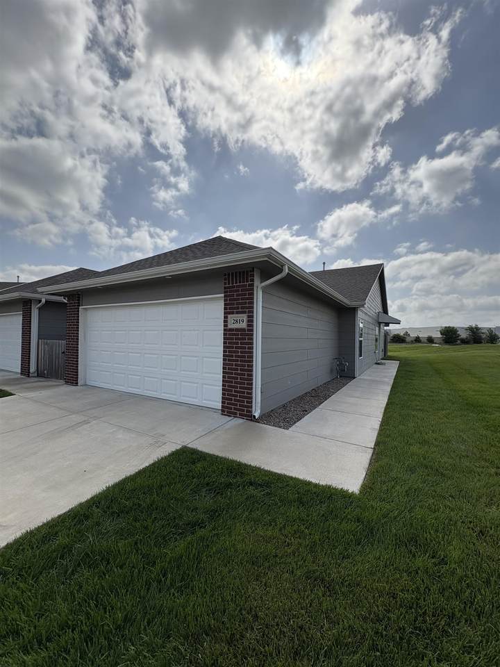 2817-2819 55th St N - Photo 1