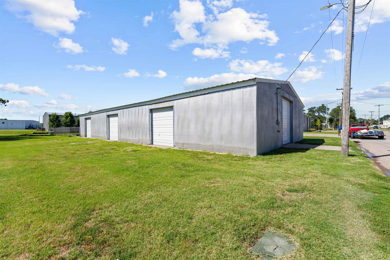 1018 York Ave - Photo 1