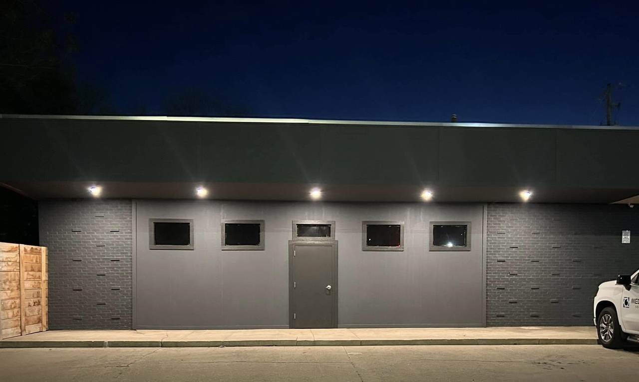 1827 Broadway Ave - Photo 1